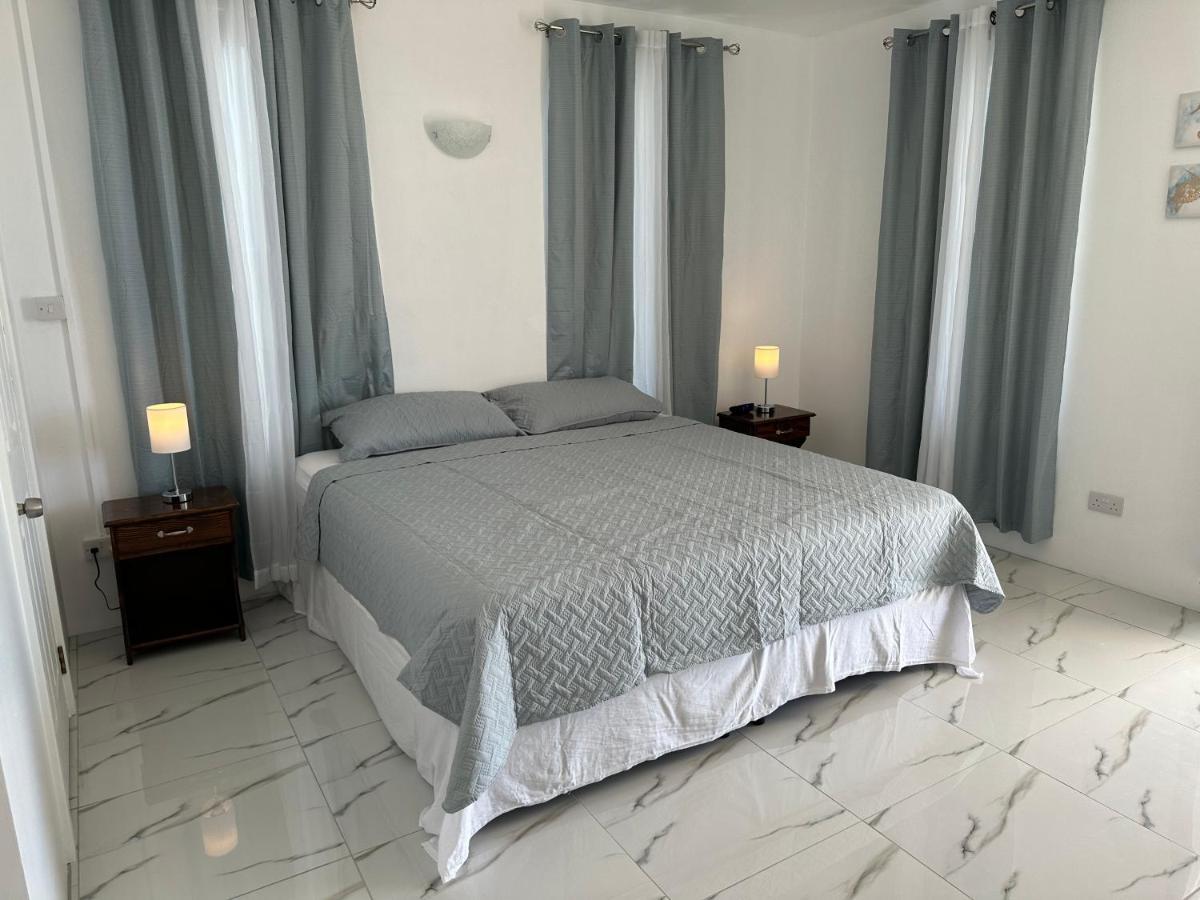 Eldorado Guesthouse & Car Rental Roseau Bagian luar foto