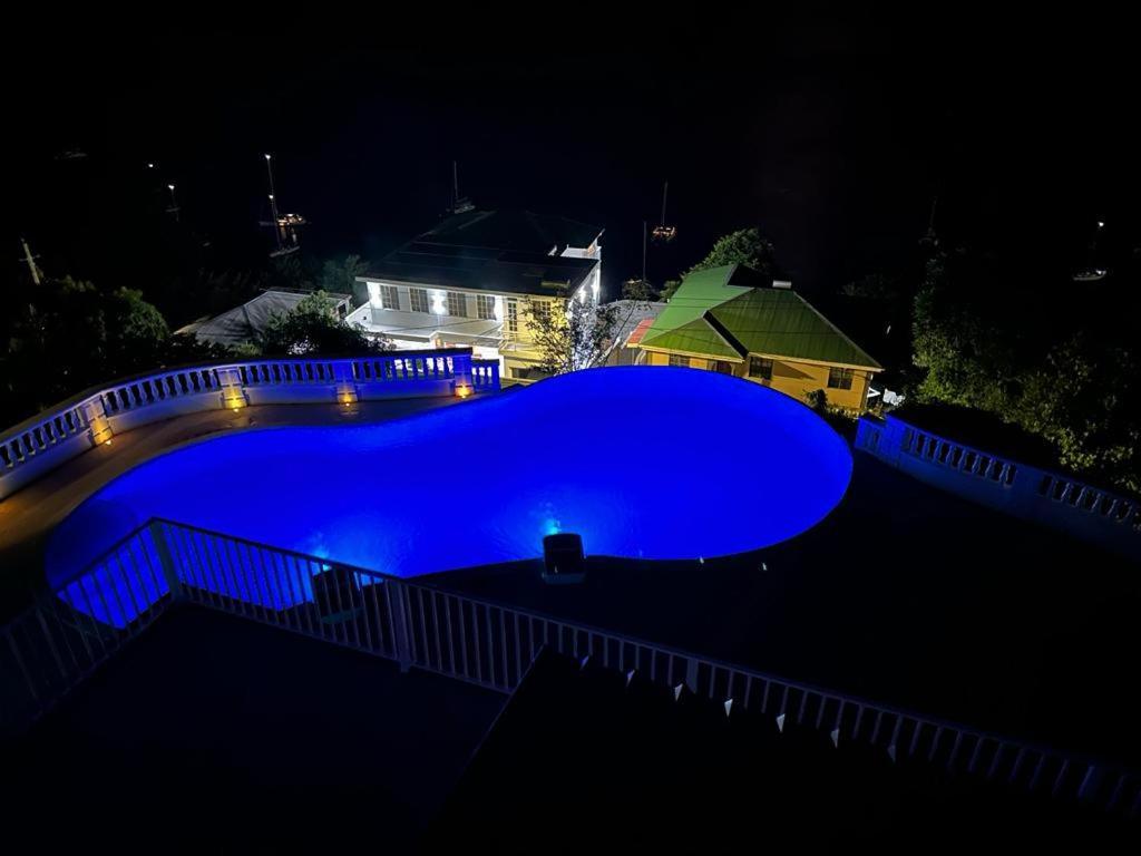 Eldorado Guesthouse & Car Rental Roseau Bagian luar foto