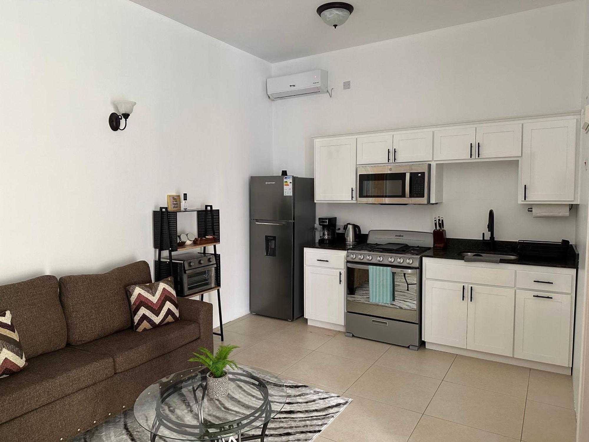 Eldorado Guesthouse & Car Rental Roseau Bagian luar foto