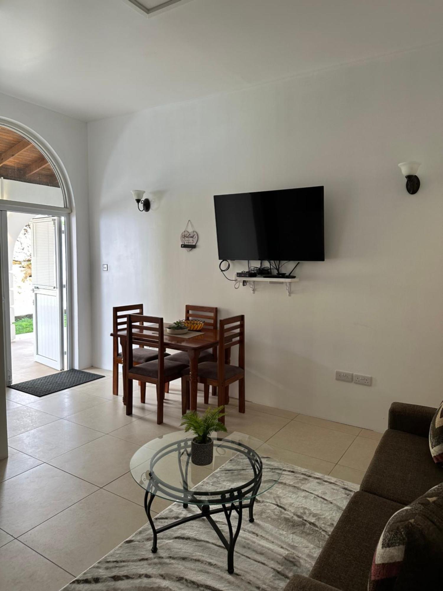 Eldorado Guesthouse & Car Rental Roseau Bagian luar foto