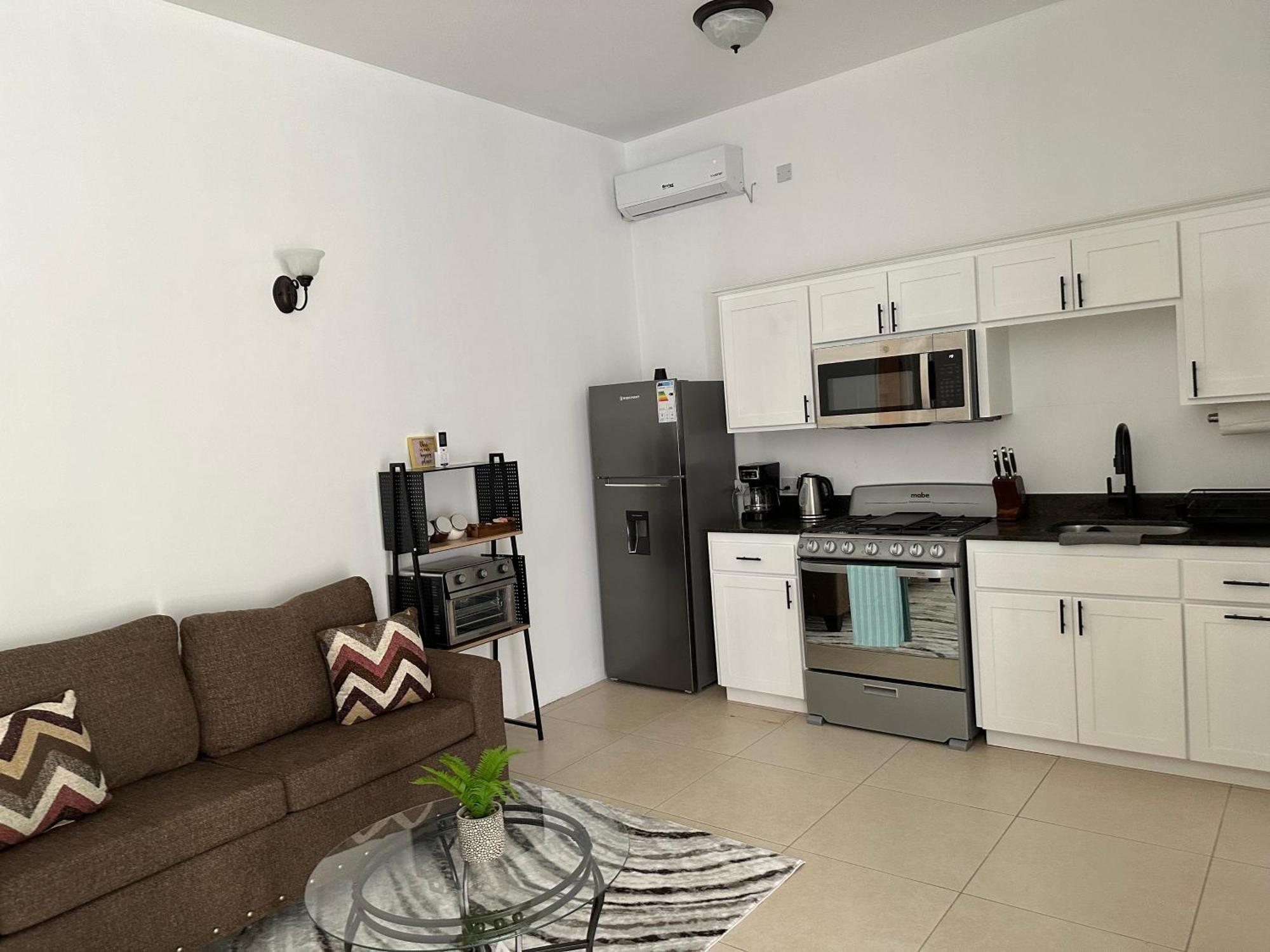 Eldorado Guesthouse & Car Rental Roseau Ruang foto