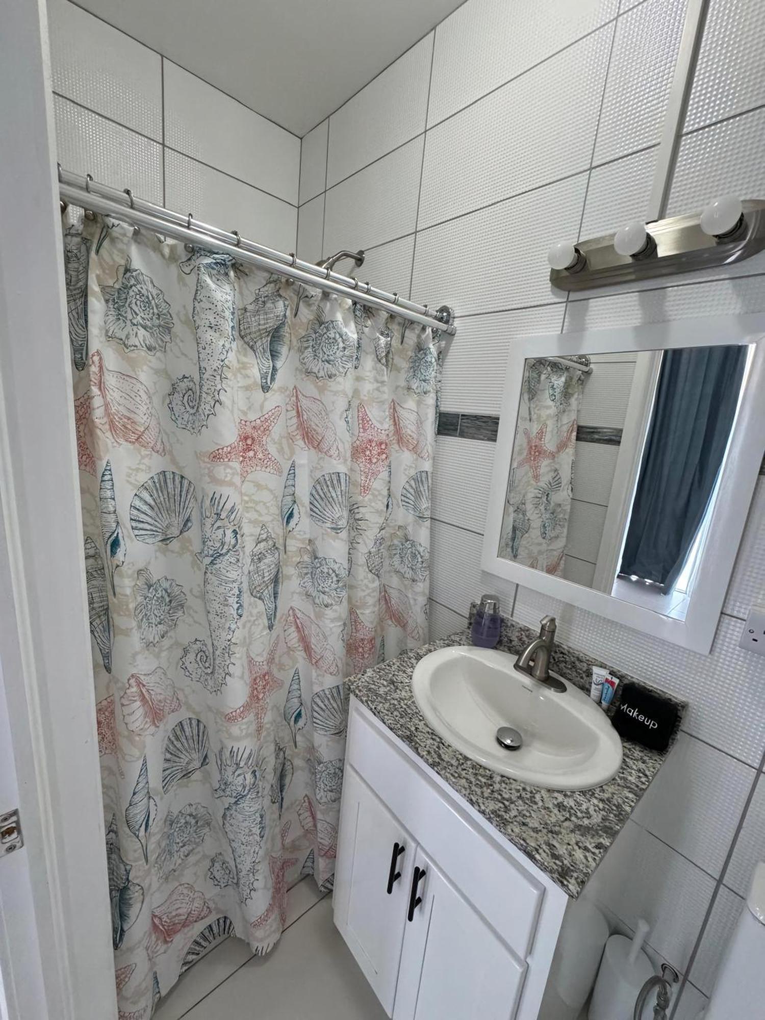Eldorado Guesthouse & Car Rental Roseau Ruang foto