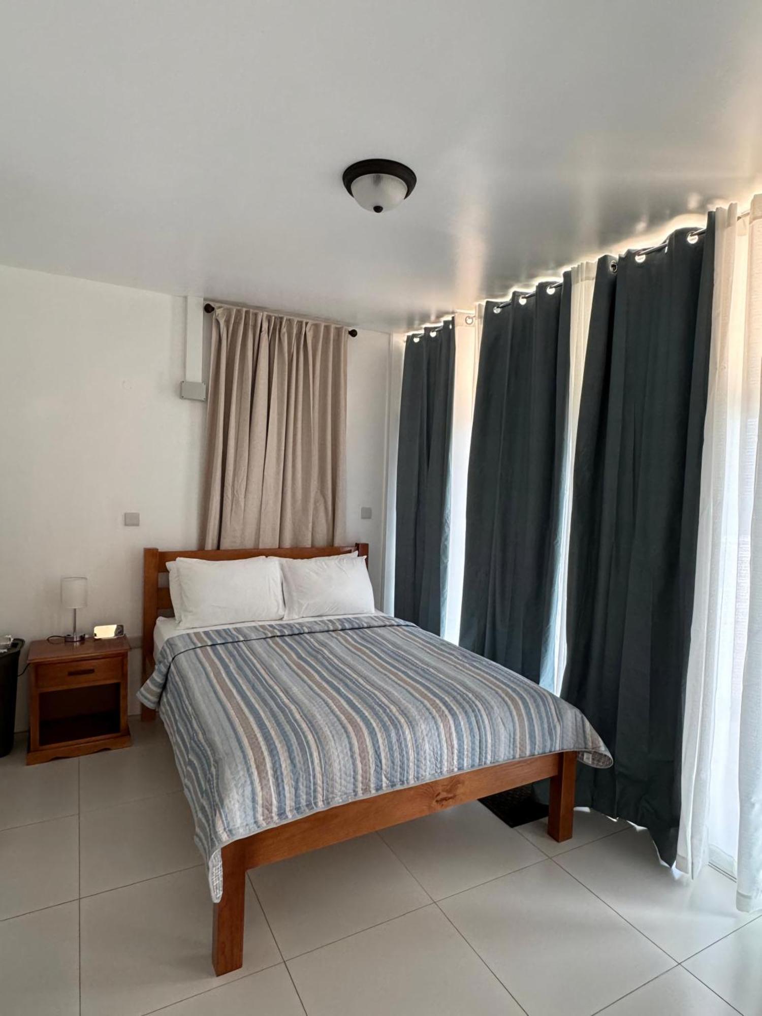 Eldorado Guesthouse & Car Rental Roseau Ruang foto